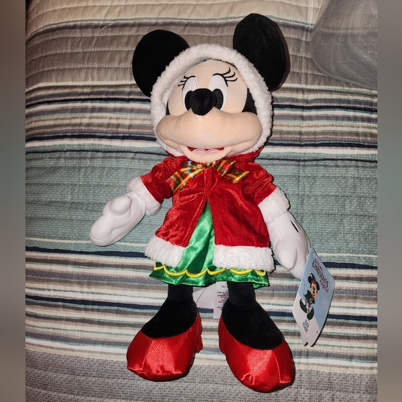 Disney Holiday Mickey 2023 and Minnie 2024 Plush Stuffed Animals NWT - Picture 8 of 11
